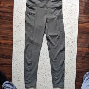 AERO leggings with pockets!
